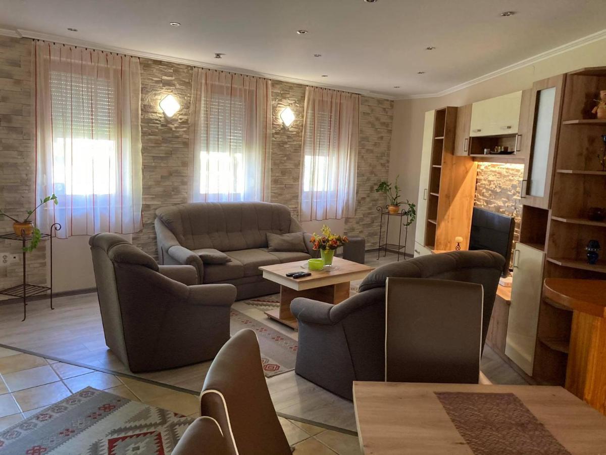 Boroka Apartman Gyula Zewnętrze zdjęcie