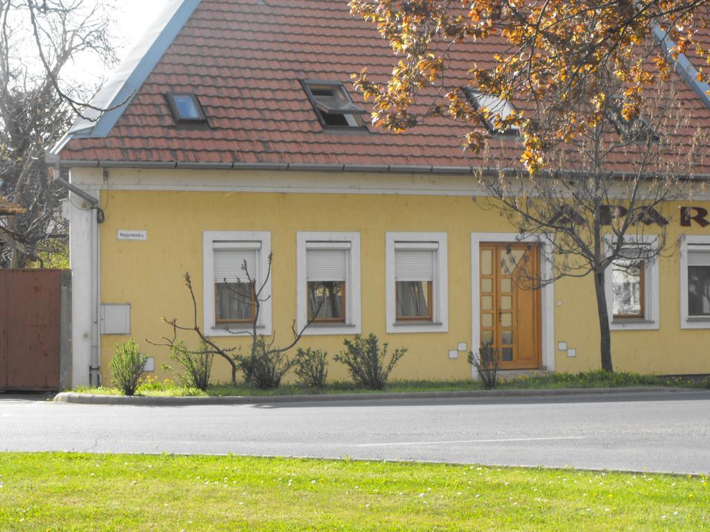 Boroka Apartman Gyula Pokój zdjęcie